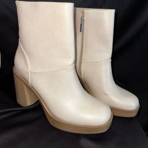 Universal Thread Cream Heeled Boots
